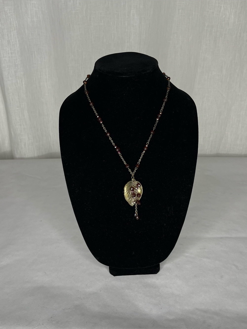 Beautiful leaf necklace